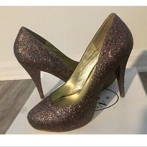 Steve Madden Multi/Gold Glitter Pumps